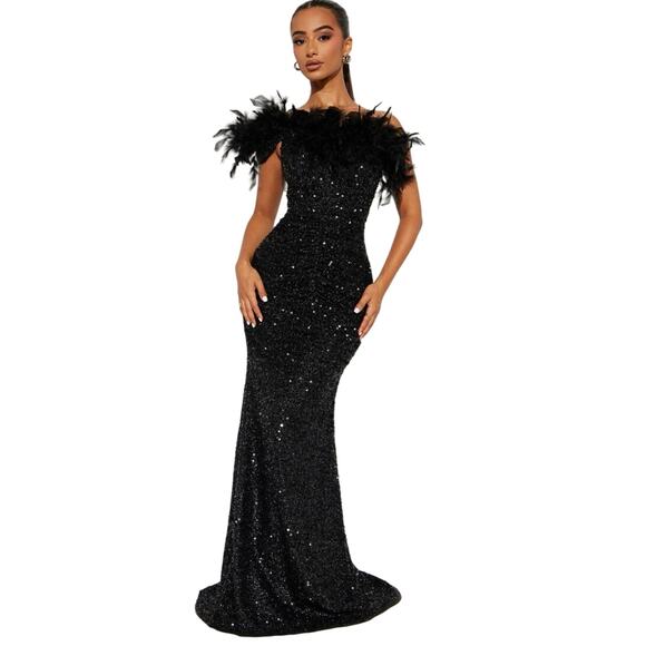 Fashionnova Dresses & Skirts - Black Sequin Dress with Feathers